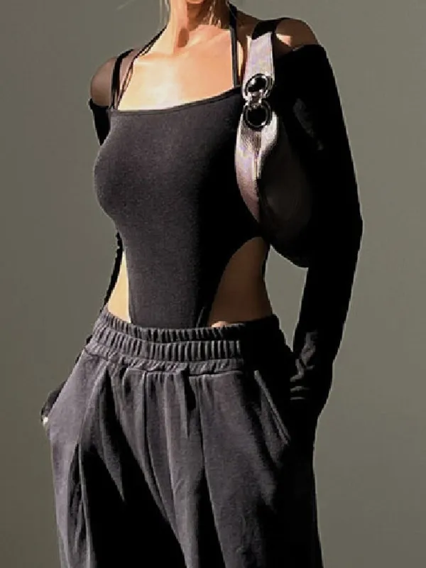 Body negro con hombros descubiertos y halter