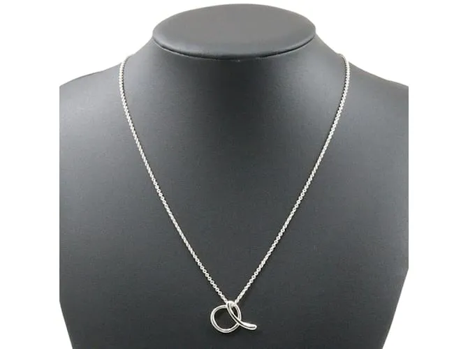 Collar con inicial Q de Tiffany & Co. 