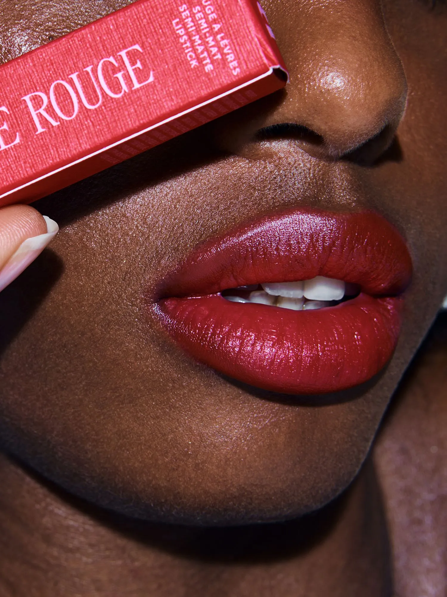 LES FILLES EN ROUJE El Rojo en  - Camille