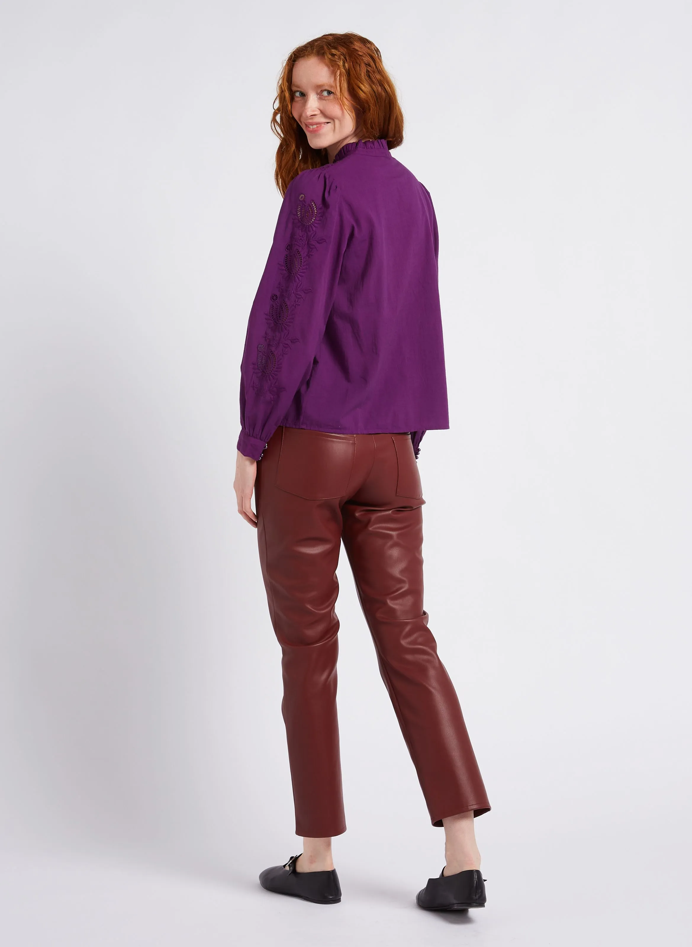 PETITE MENDIGOTE PHOEBE - Pantalón recto de talle bajo en rojo