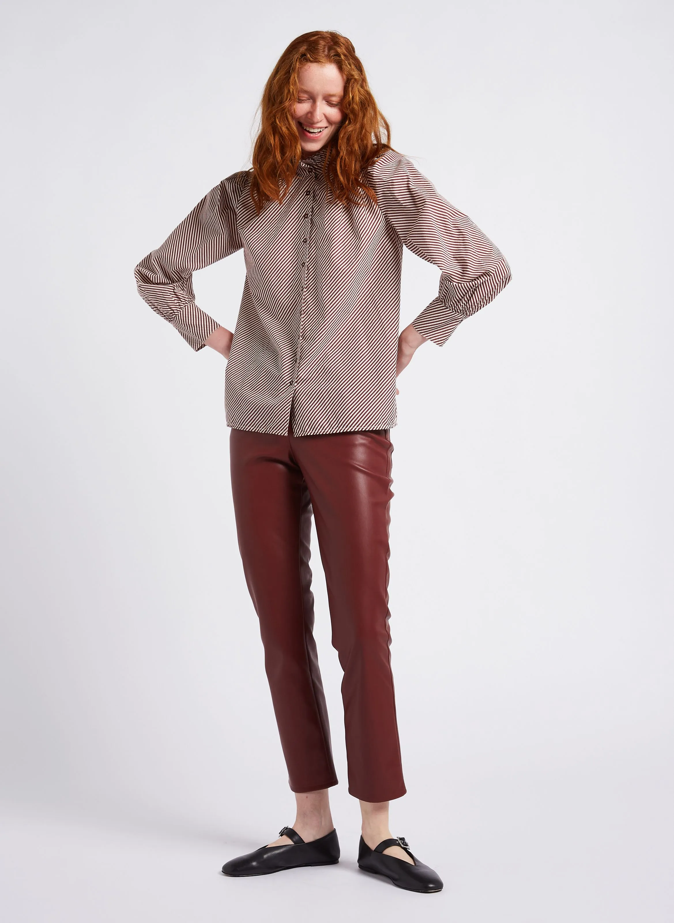 PETITE MENDIGOTE PHOEBE - Pantalón recto de talle bajo en rojo
