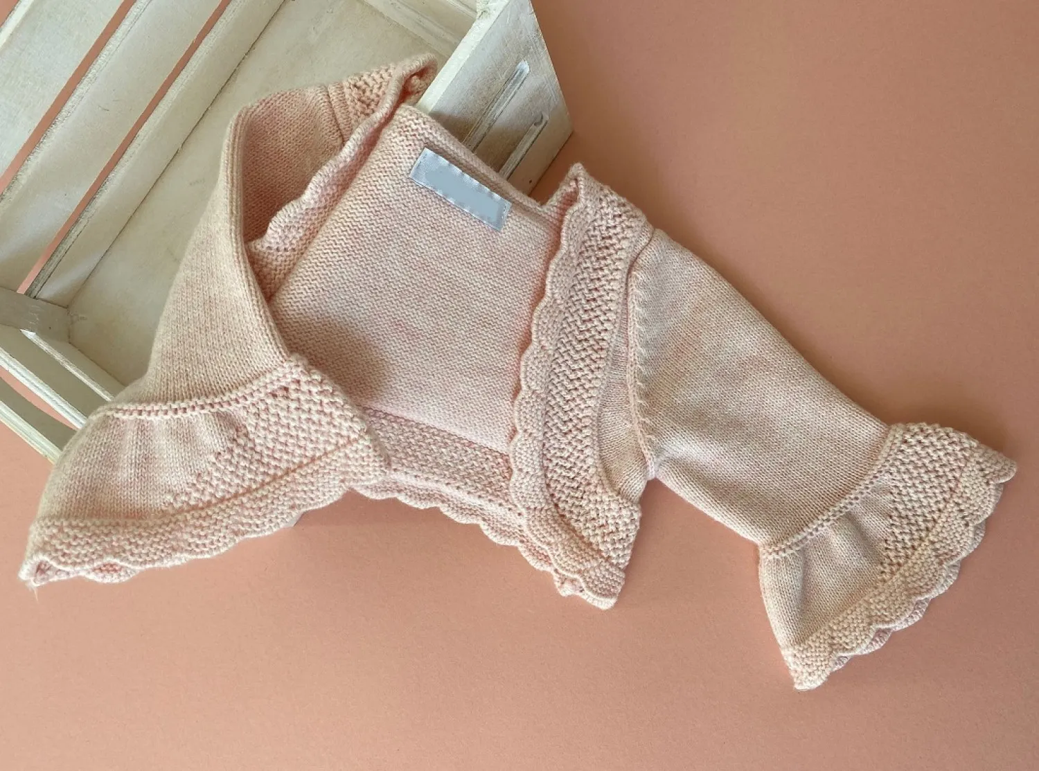 Short jacket Bolero type in pink stick. Half sleeve