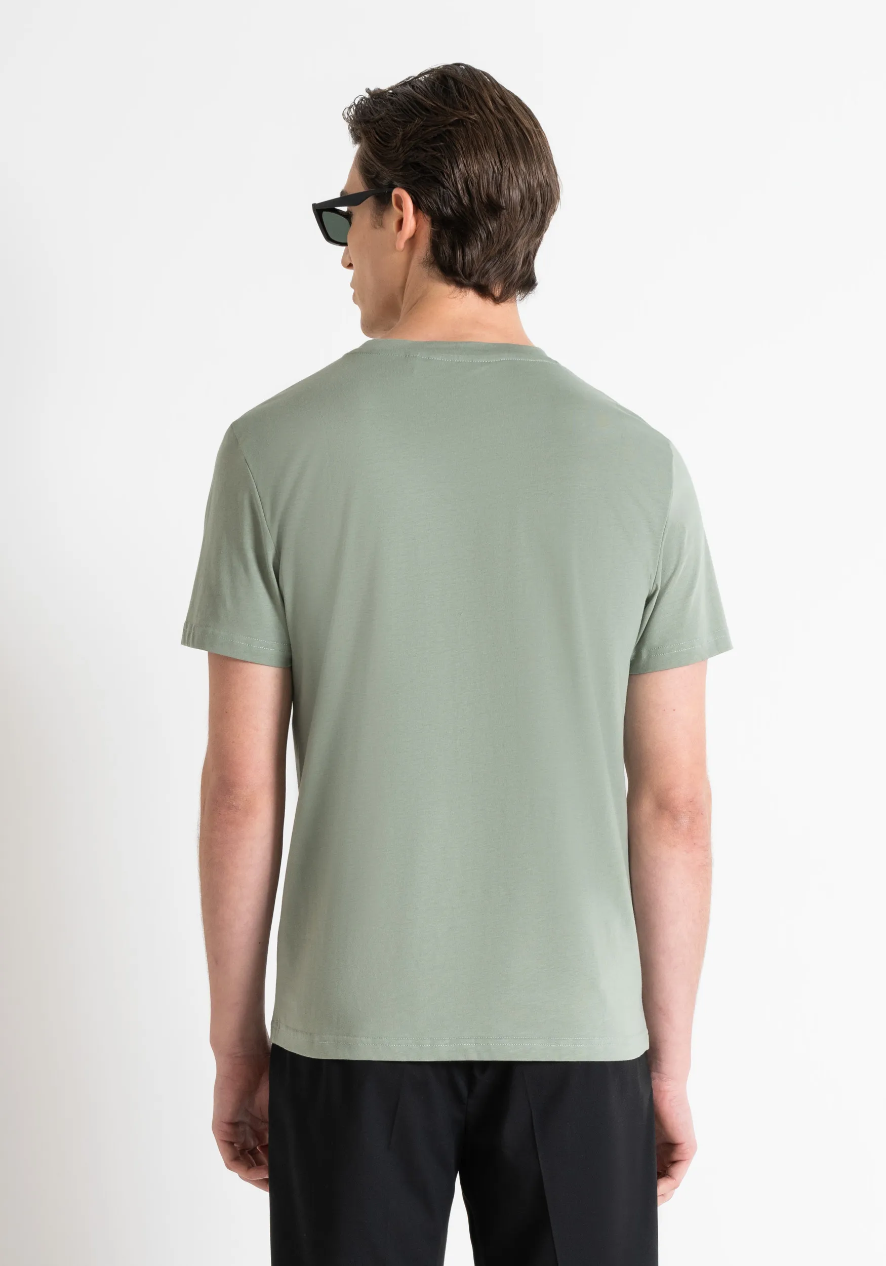 SLIM FIT T-SHIRT IN COTTON JERSEY WITH MATT PLASTIC LOGO PRINT AND RUBBERIZED INJECTION
